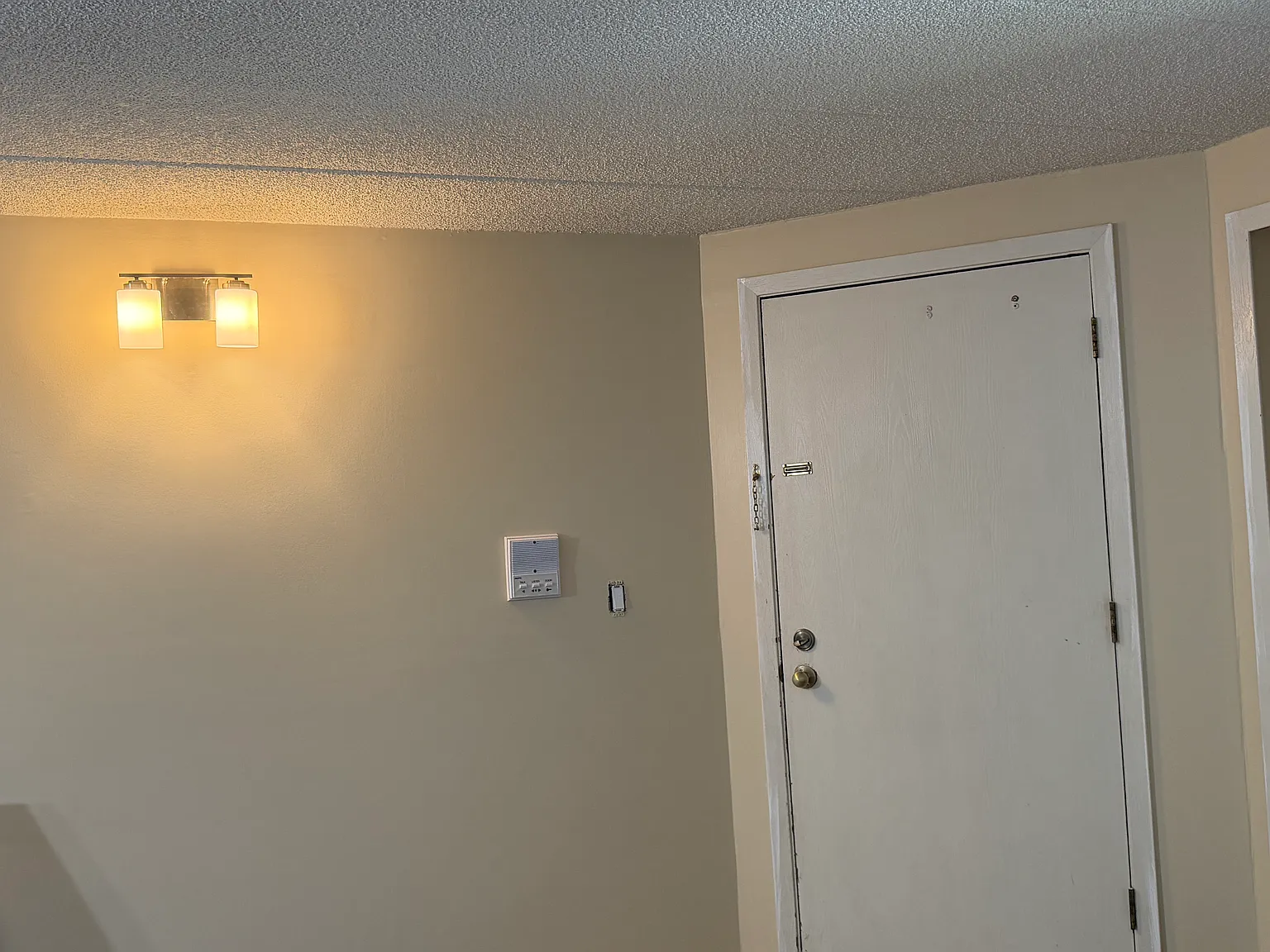 2 bed, 1.5 bath, 944 sqft, $2,300 — Photo 3