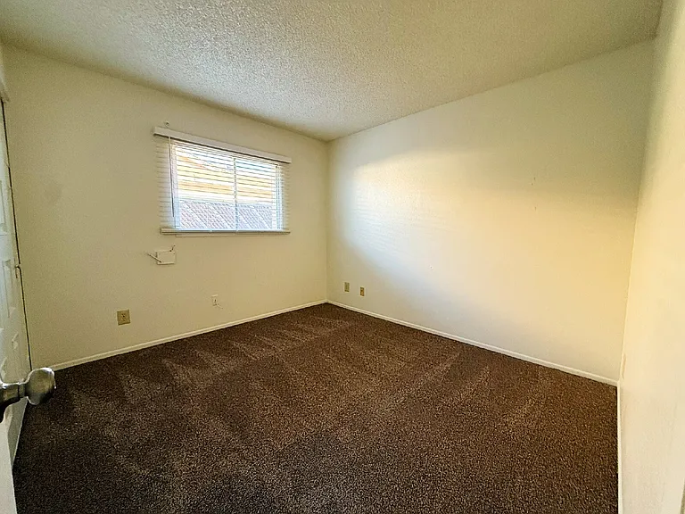 5208 W Calavar Rd — Photo 25