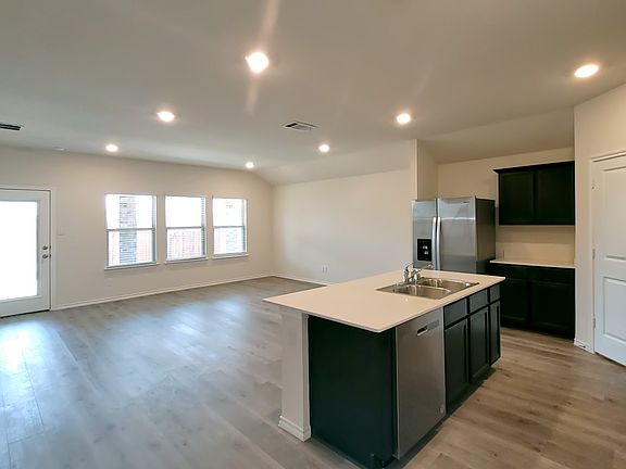 5th image of 2918 Jasmine Dr