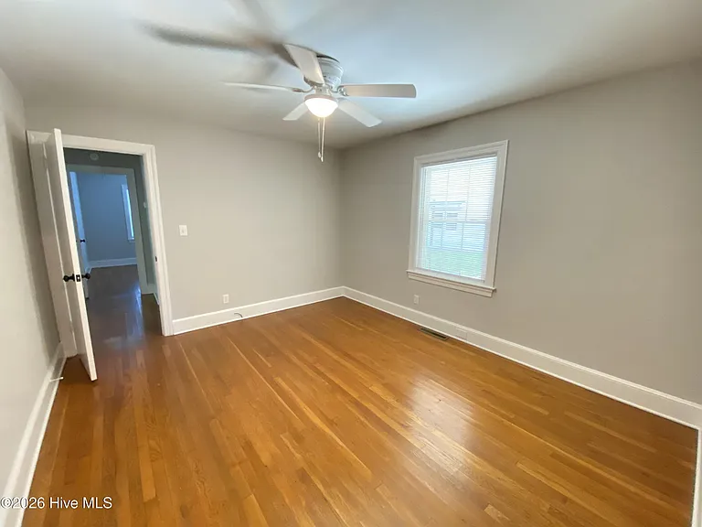 1710 S Elm St — Photo 15