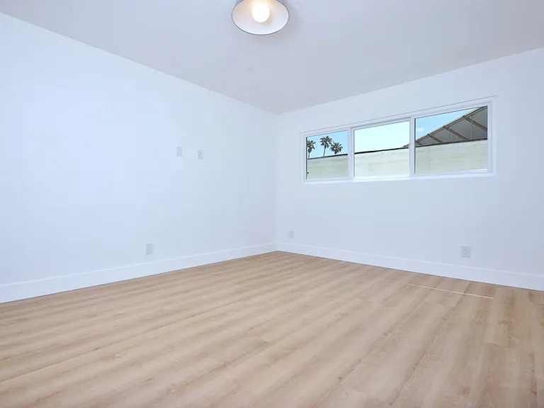 A Santa Monica Sanctuary: 834 Fourth Street — Photo 32