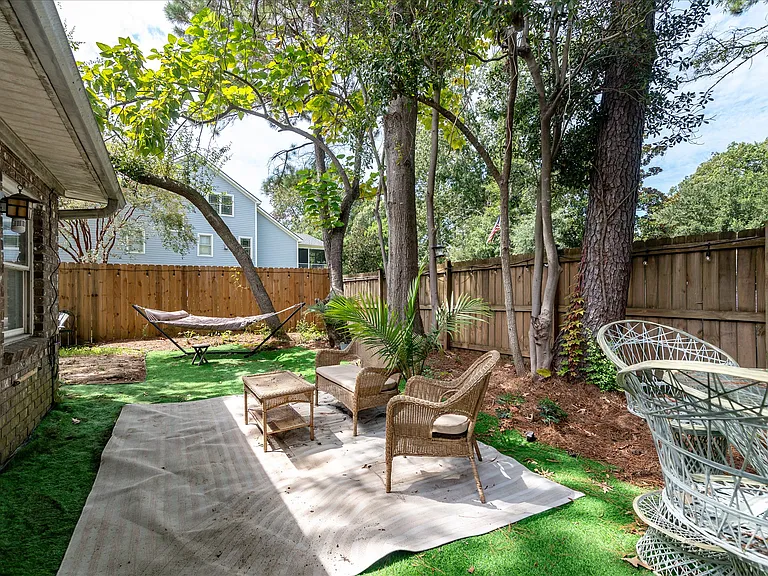 2133 Pierpont Ave #B — Photo 3