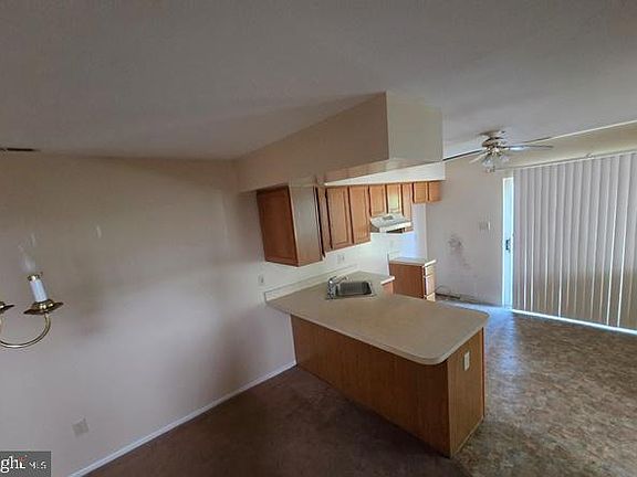 2nd image of 13 Pondview Ln