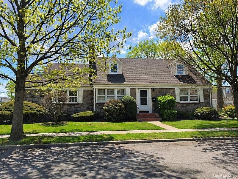 1st image of 33 Nassau Boulevard