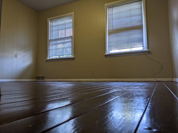 4th image of 614 Broadmoor Dr APT D
