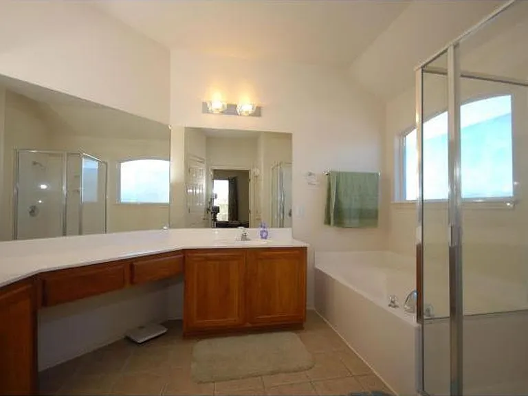 1553 Homewood Cir — Photo 8