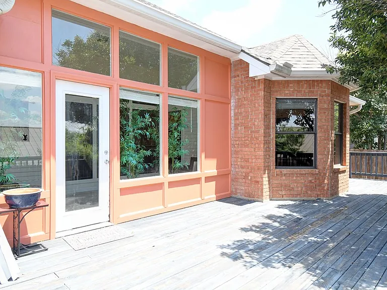 719 Oak Hollow Dr — Photo 36