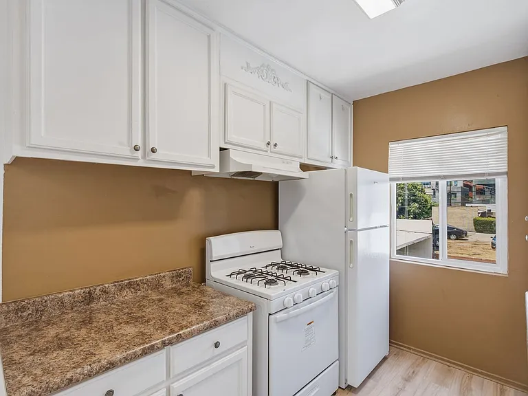 Lillian Way Apartments — Photo 6