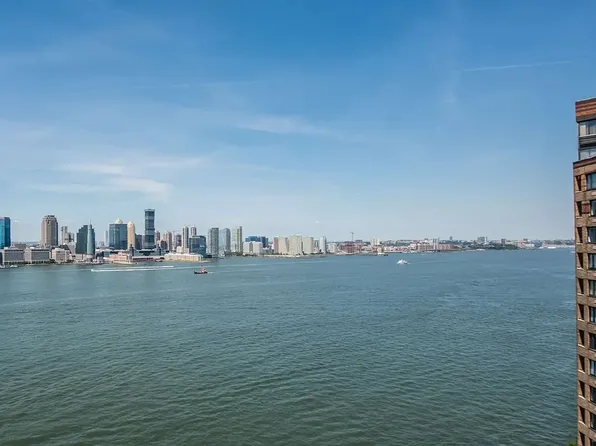 200 Rector Place image 25 of 26