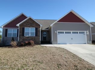 618 Parsley Dr, Hubert, NC 28539