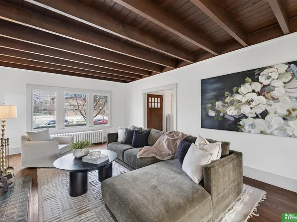 5115 Davenport St, Omaha, NE 68132