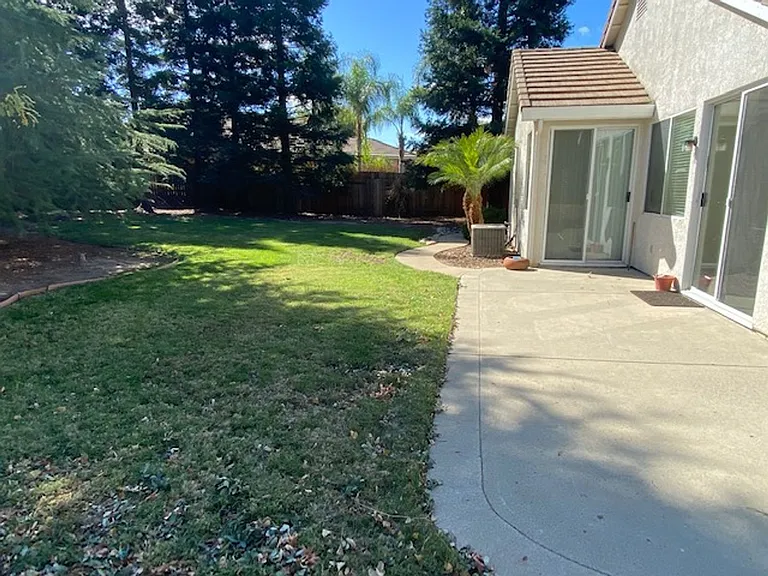 216 Shanley Ct — Photo 13
