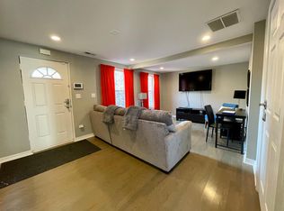 1122 W 19th St APT 3, Chicago, IL 60608