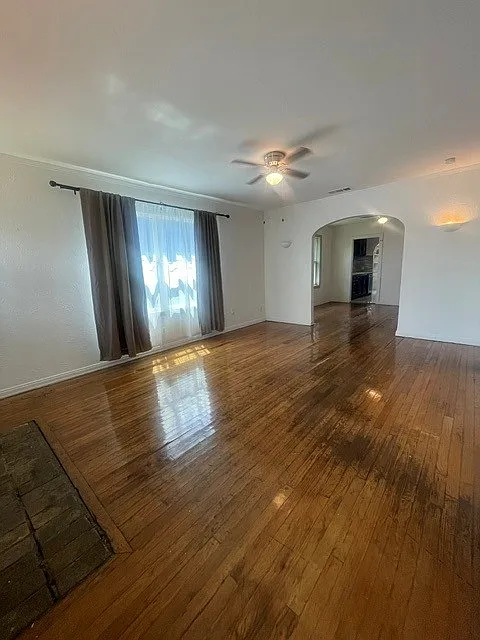 3819 Roseland Ave — Photo 3