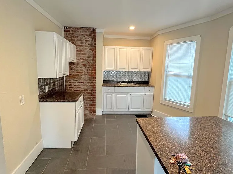 12 Madison St — Photo 3