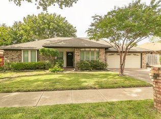 2533 Sunshine Ct, Bedford, TX 76021