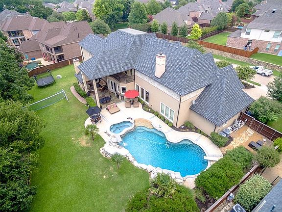 4th image of 1808 Surrey Ln