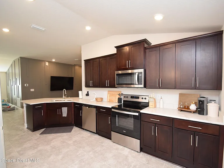 2585 Roygaris St NW — Photo 13