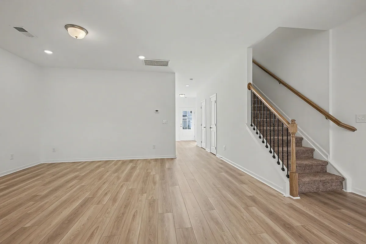 Building Photo - 126 Ironhorse Way