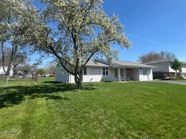 1310 Somerset Ln, Schaumburg, IL 60193