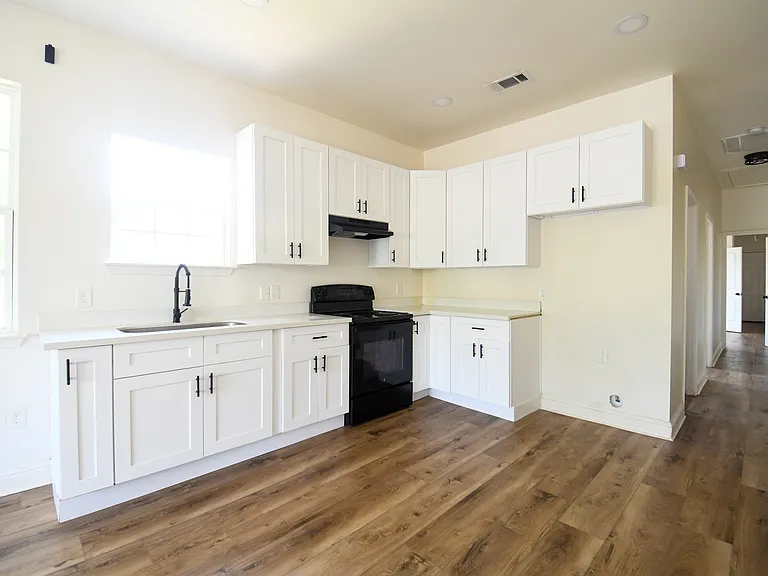 740 Thayer St #2B — Photo 12