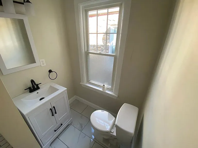 445 Manor St — Photo 16