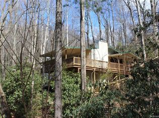 69 W Dogwood Ln, Lake Toxaway, NC 28747