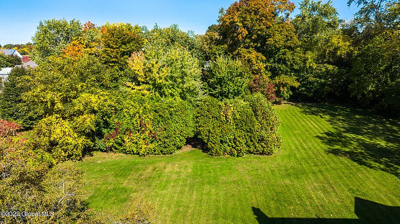 5th image of 168 Locust Avenue