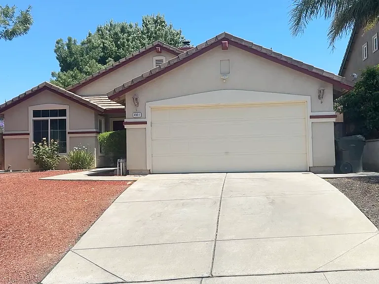 4901 Hillridge Way — Photo 1
