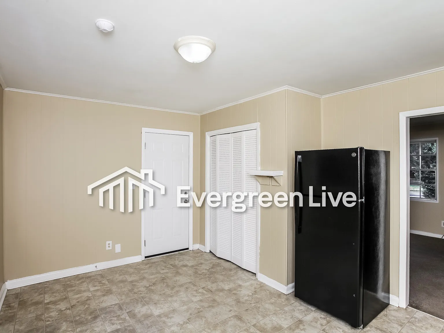 3 bed, 1.0 bath, 1000 sqft, $1,245 — Photo 4