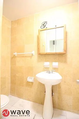 Rented by Wave Real Estate Group | media 19