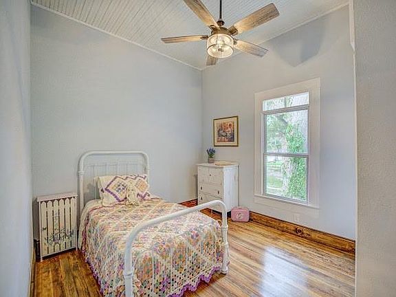 4th image of 611 Saint Francis St