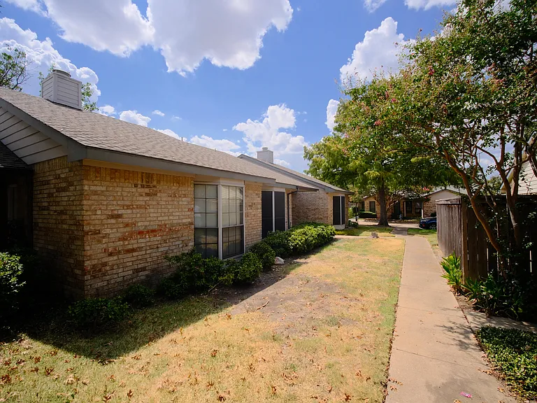 2111 E Belt Line Rd — Photo 31