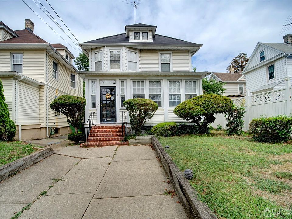 2nd image of 98 Lewis St