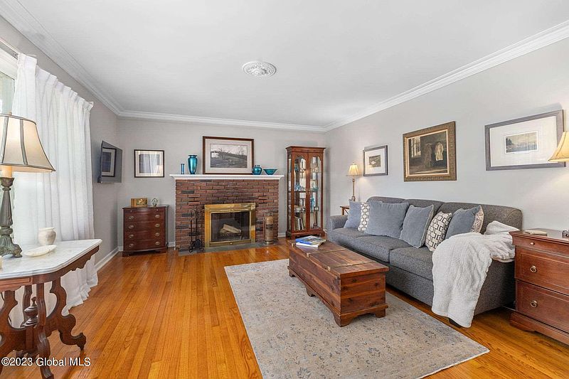 5th image of 16 Kelly Avenue