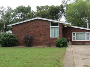 520 E Cedar Ave, Du Quoin, IL 62832