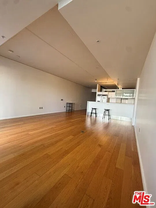 1 bed, 1.0 bath, 1040 sqft, $3,000 — Photo 1
