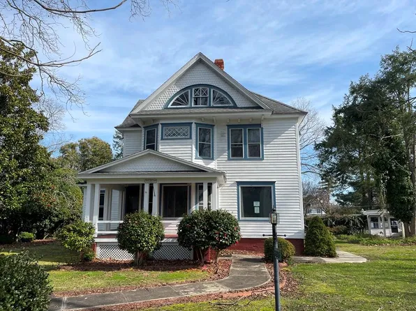 24245 Mary St, Parksley, VA 23421