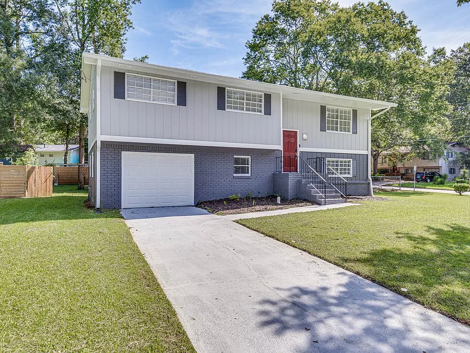 105 Buckhurst Way
