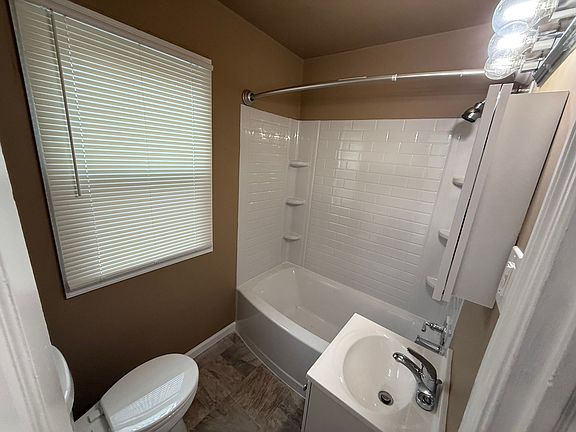 5th image of 22094 Elmwood Ave