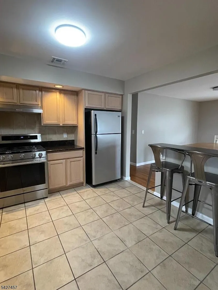 3 bed, 2.0 bath, $3,000 — Photo 3