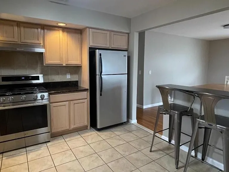 254 Crystal St — Photo 3