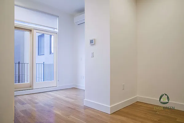 Rented by Evergreen Apartments BK | media 17