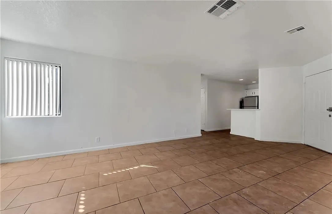 3 bed, 1163 sqft, $1,700 — Photo 4