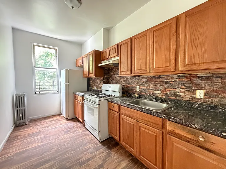 1241 College Ave #2R — Photo 1