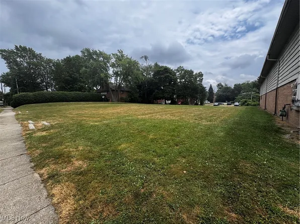 444 Sumner St, Akron, OH 44304