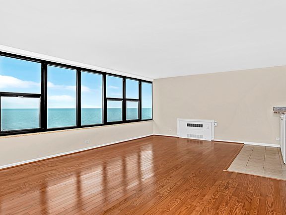 2nd image of 5801 N Sheridan Rd APT 10B