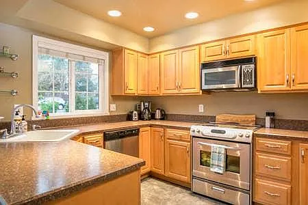 220 Greenridge Dr — Photo 9