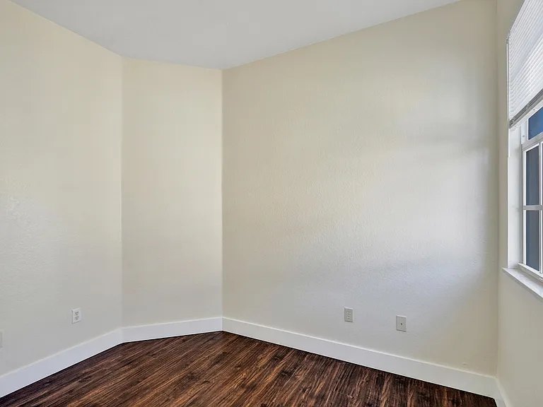 9075 Plymouth Pl — Photo 14