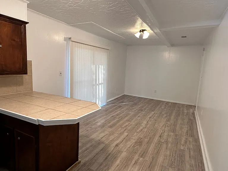 3127 Fleetwood Dr — Photo 3